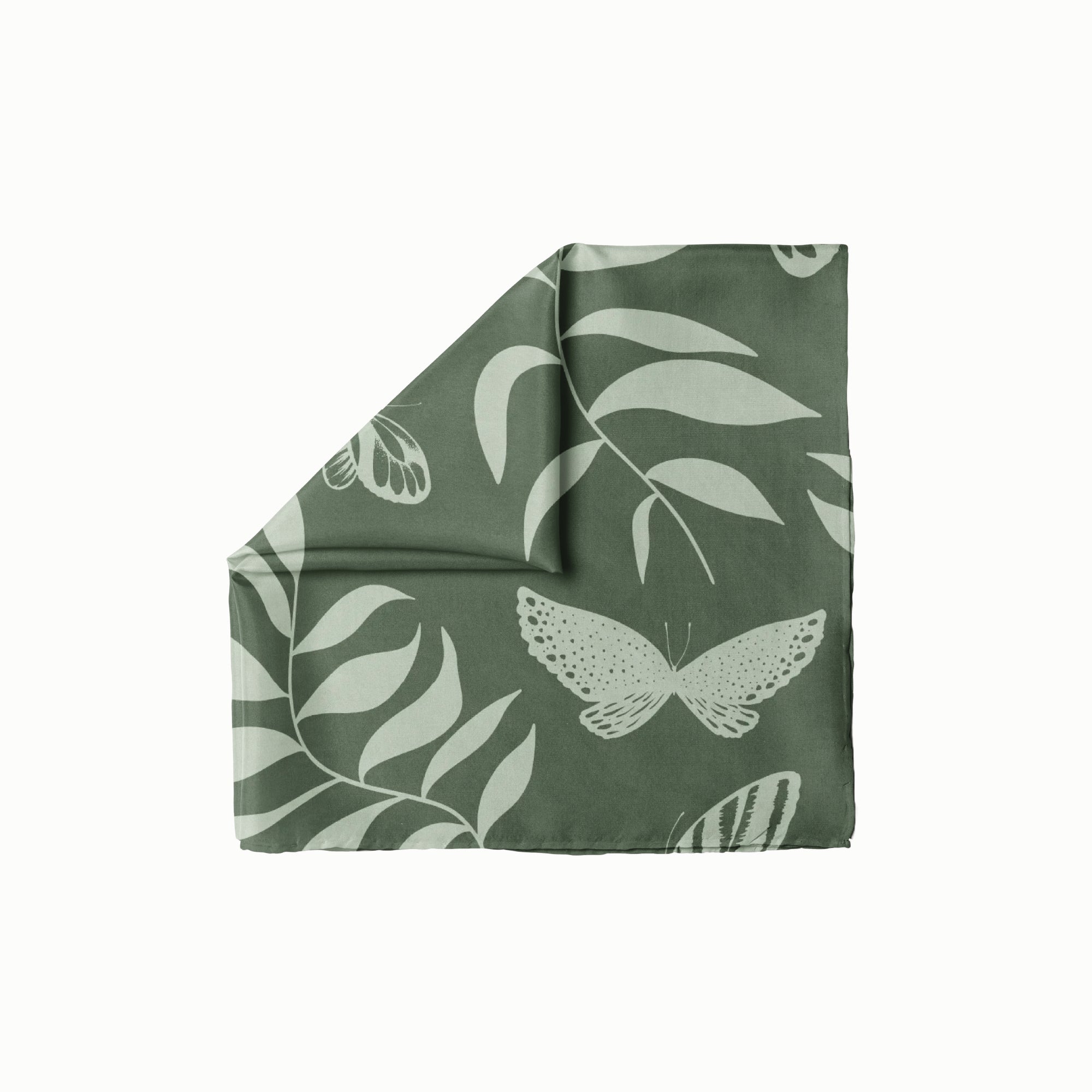 Graceful ivy vines in a winding, organic pattern—evoking nature’s calm movement.