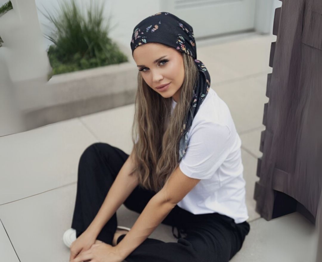 Best Scarf Colors for Dark Hair