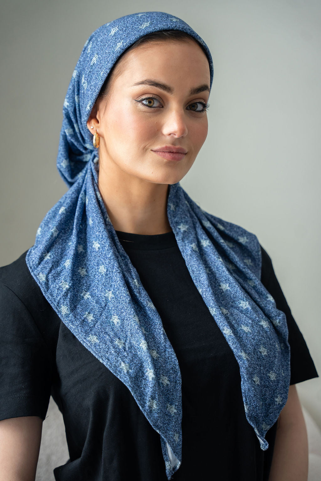 Add a celestial touch to your look with the Chambray Star Fade Denim Head Scarf. Crafted from soft chambray denim and adorned with a gently faded star print, it’s the perfect accessory for breezy, everyday styling.