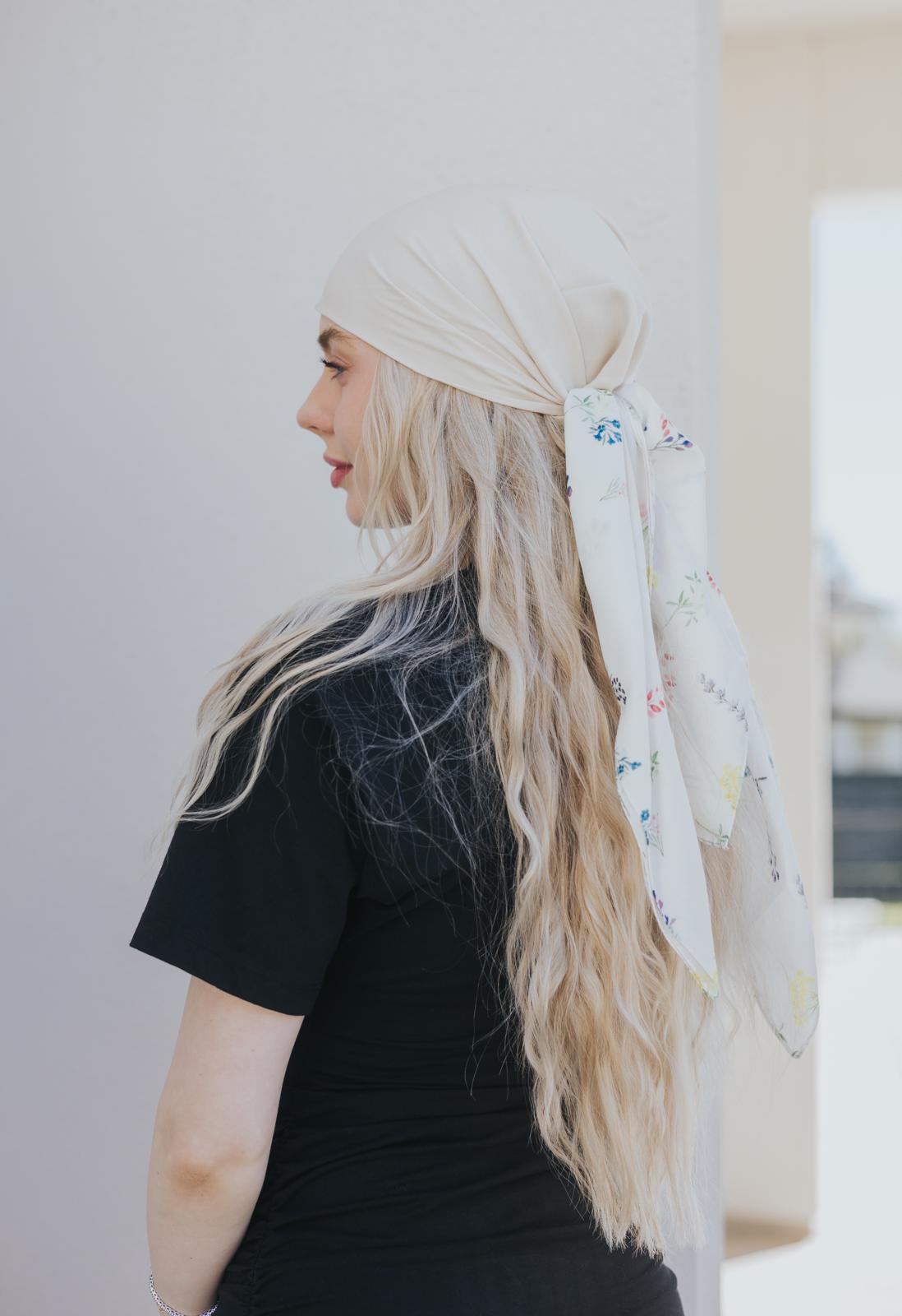The result is a graceful and airy accessory perfect for spring picnics, casual chic days, or feminine finishing touches. 